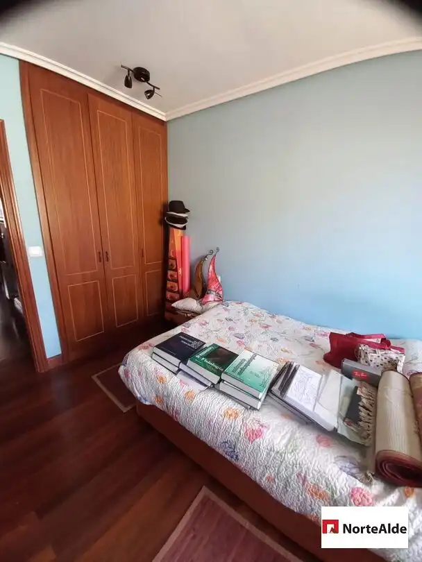 Habitación de Piso en venta en Barakaldo  con Calefacción, Trastero y Balcón