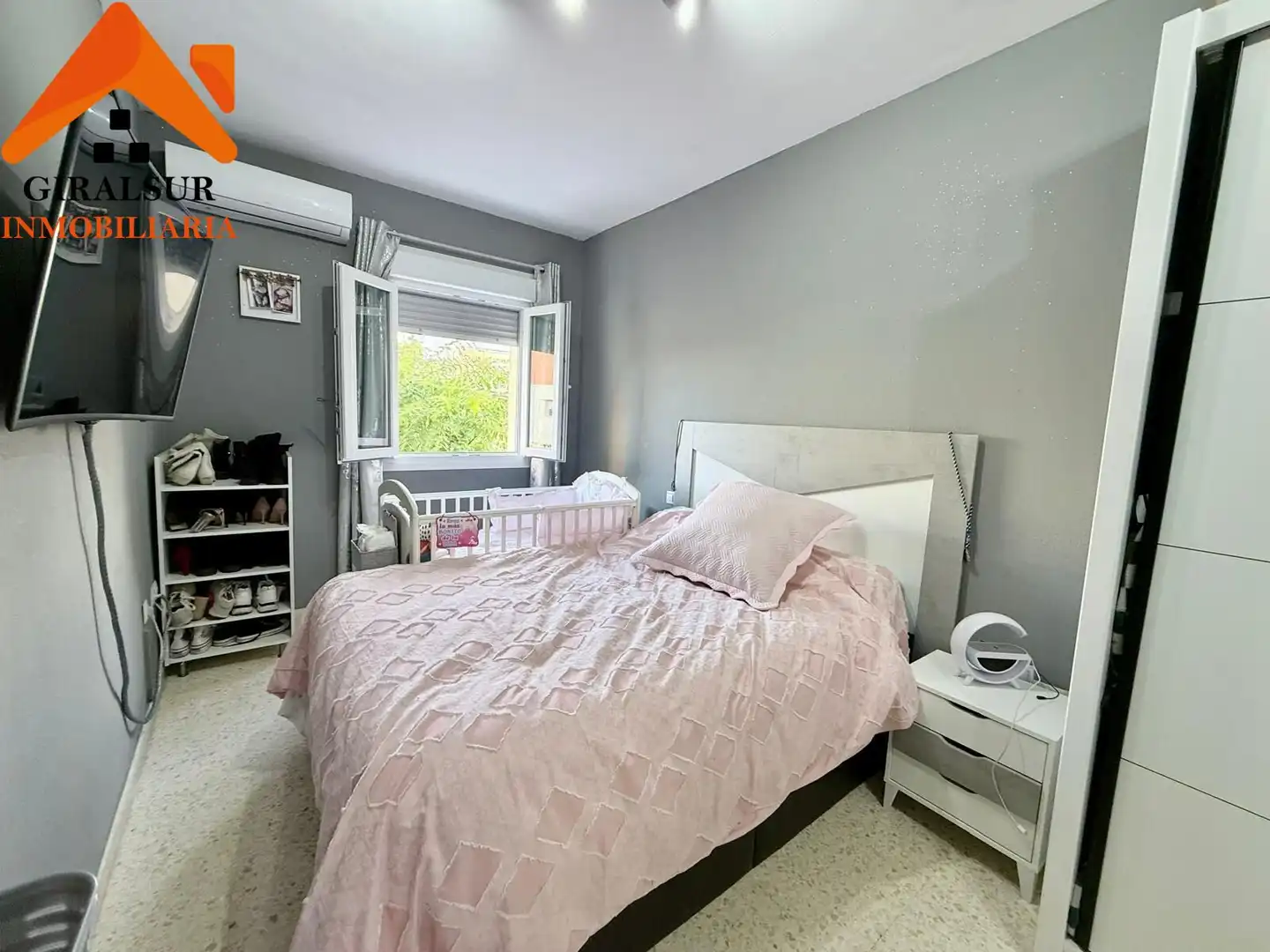 Bedroom of Flat for sale in Sevilla  with Air Conditioner, Terrace and Storage room