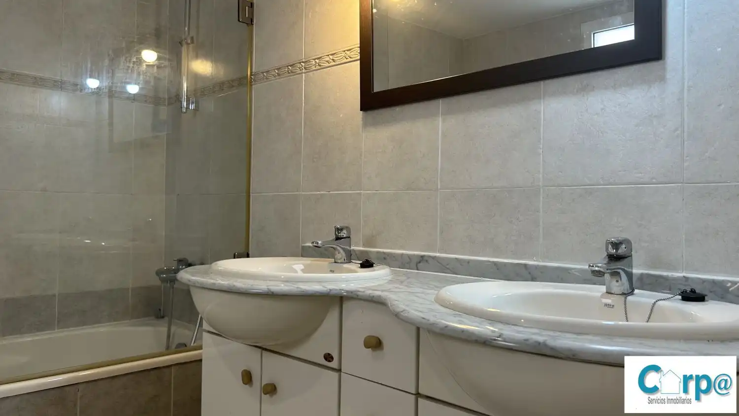 Bathroom of Houses for rent in Tavernes Blanques  with Air Conditioner, Heating and Parquet flooring
