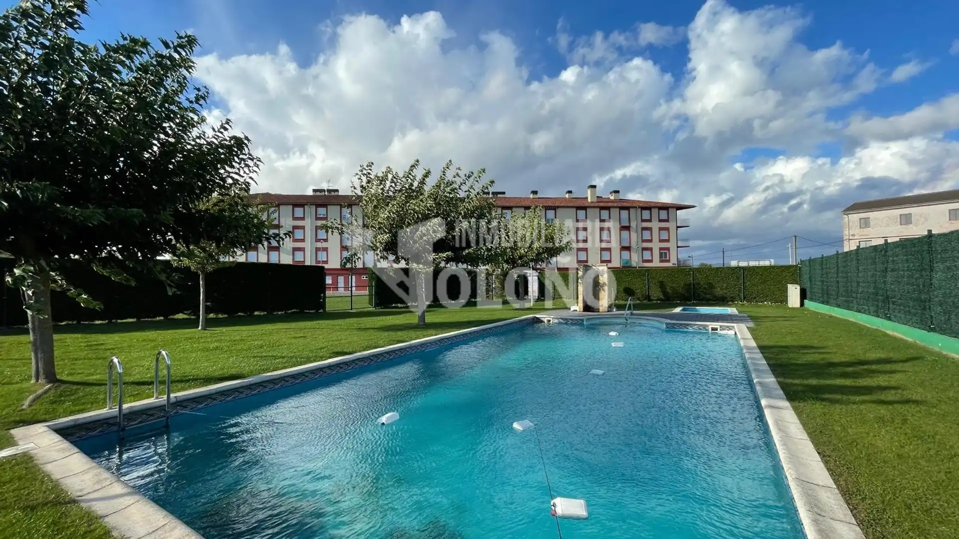 Piscina de Apartamento en venta en Castañares de Rioja con Calefacción, Parquet y Amueblado