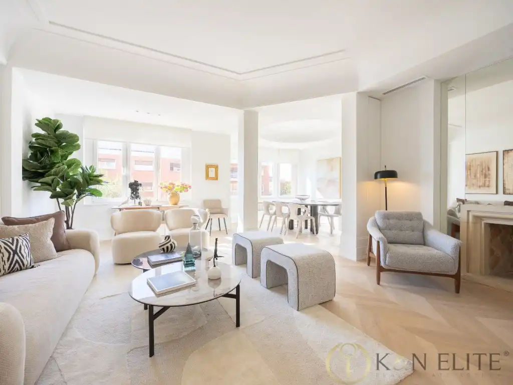 Flat with lift for sale in Calle Juan Bravo