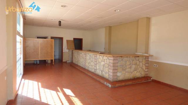 Local comercial en Alquiler en Maria Auxiliadora - Barriada de Llera