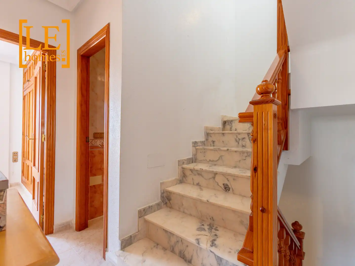 Casa adosada en venda en Orihuela amb Aire condicionat, Jardí privat i Moblat