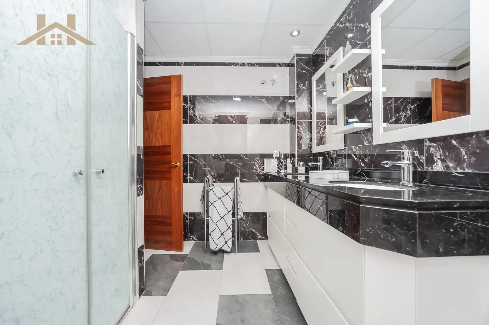 Bathroom of Houses for sale in La Montaña - El Cortijo