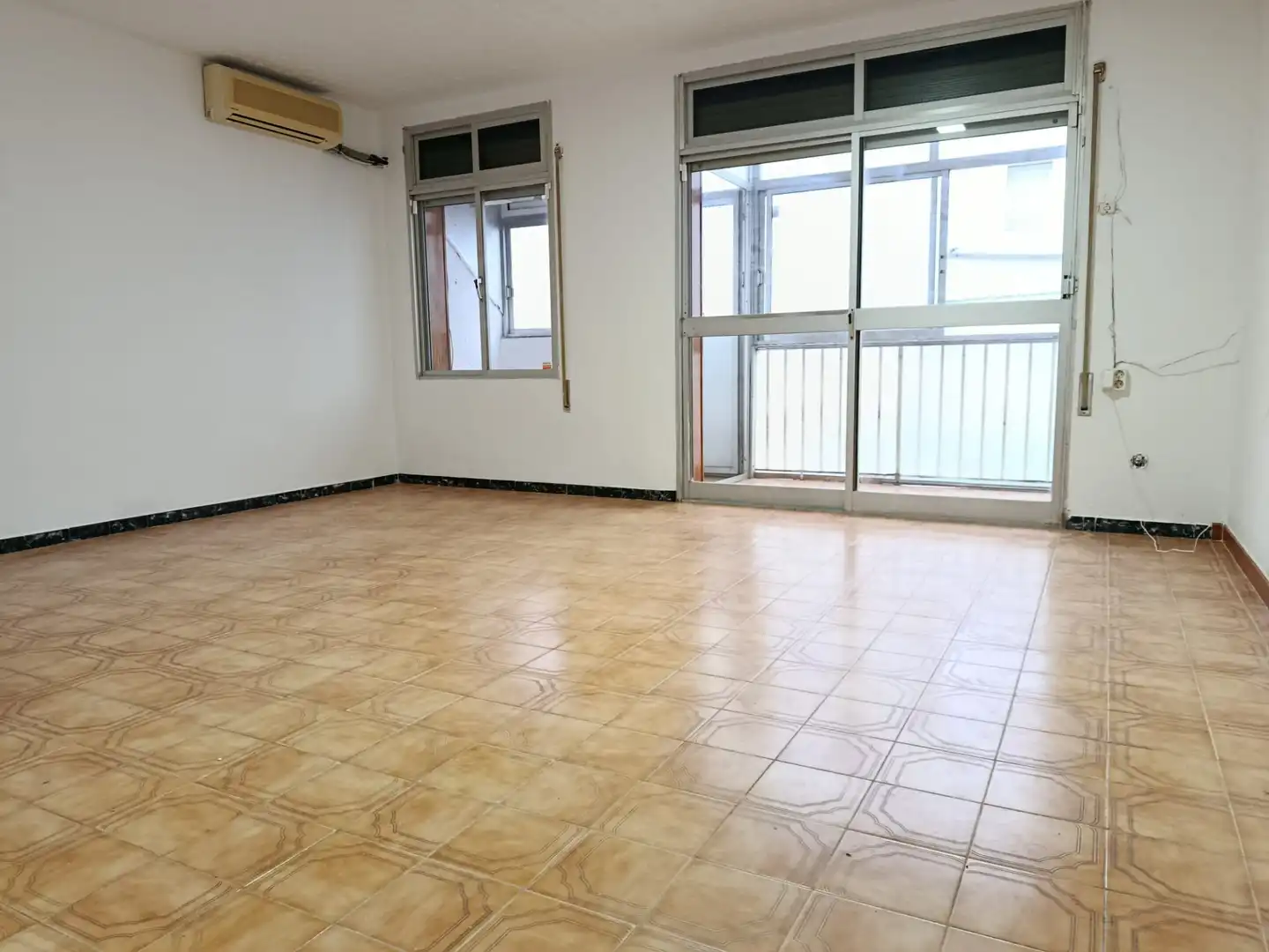 Sala d'estar de Pis en venda en Badalona amb Aire condicionat, Calefacció i Balcó