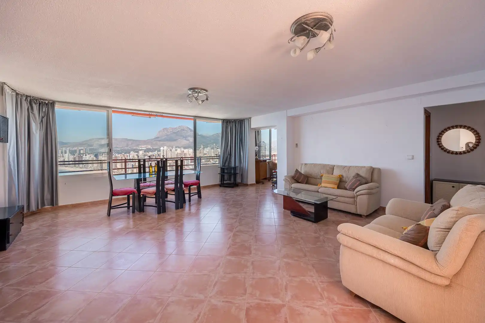 Sala de estar de Ático en venta en Benidorm con Piscina y Piscina comunitaria