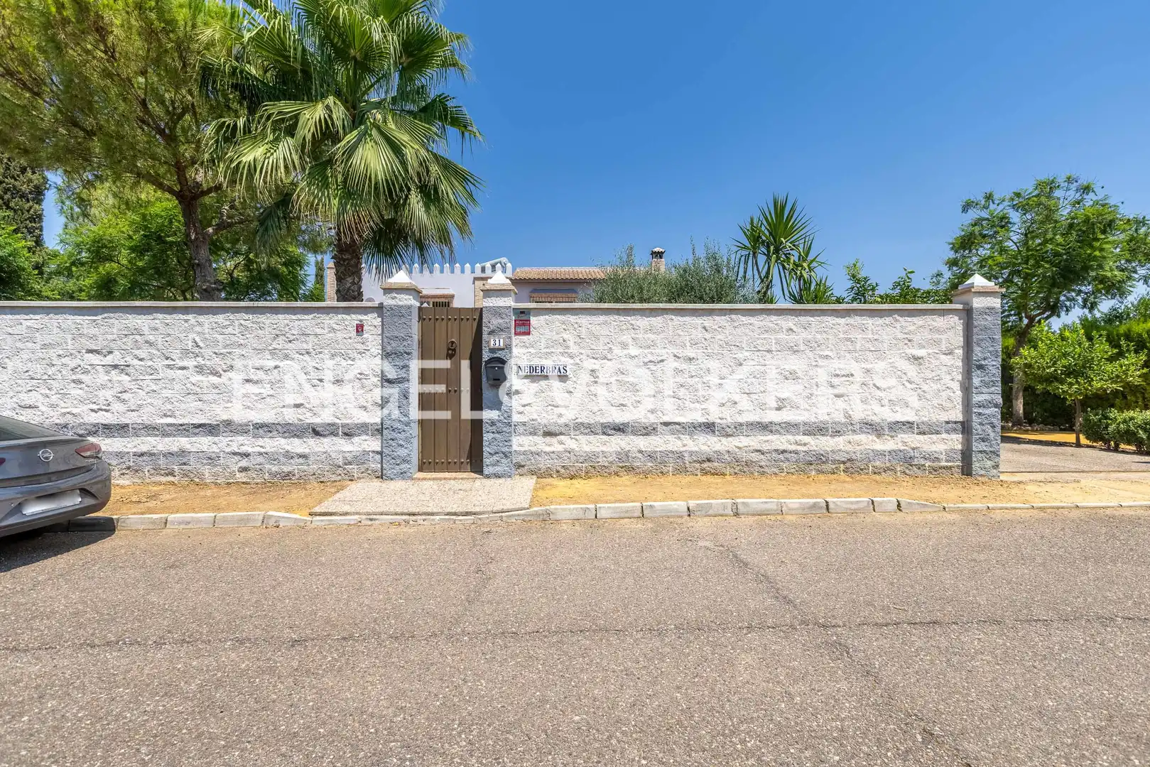 Vista exterior de Casa o chalet en venta en Carmona con Aire acondicionado, Calefacción y Jardín privado