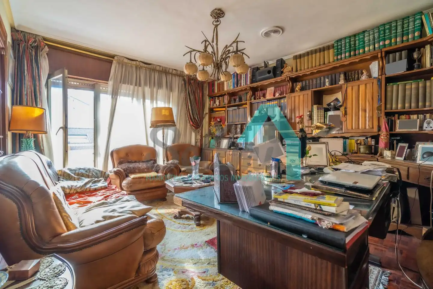 Sala d'estar de Pis en venda en Oviedo  amb Calefacció, Parquet i Terrassa