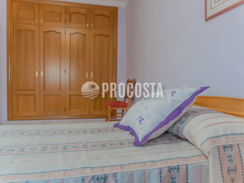 Dormitori de Casa o xalet en venda en Fuente Vaqueros amb Aire condicionat, Jardí privat i Terrassa