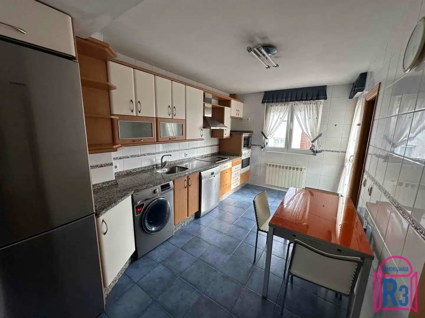 Cuina de Dúplex en venda en León Capital  amb Calefacció, Terrassa i Traster