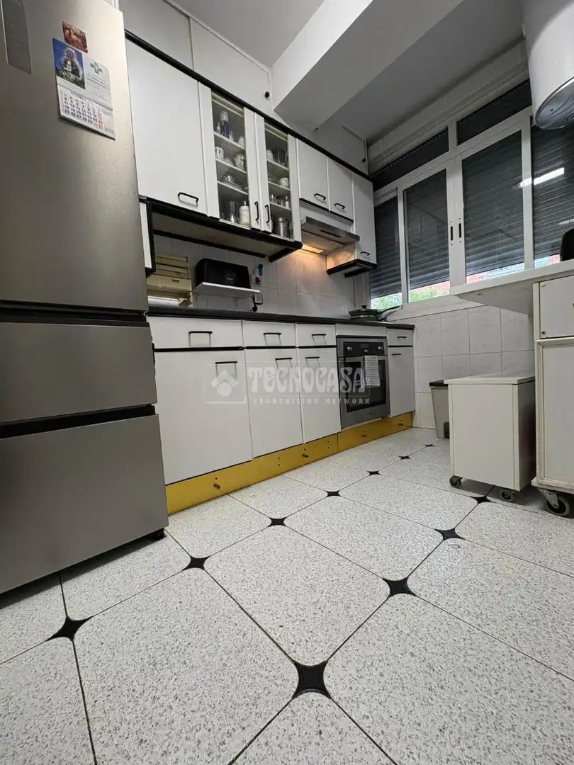 Flat for sale in Juan de la Cierva