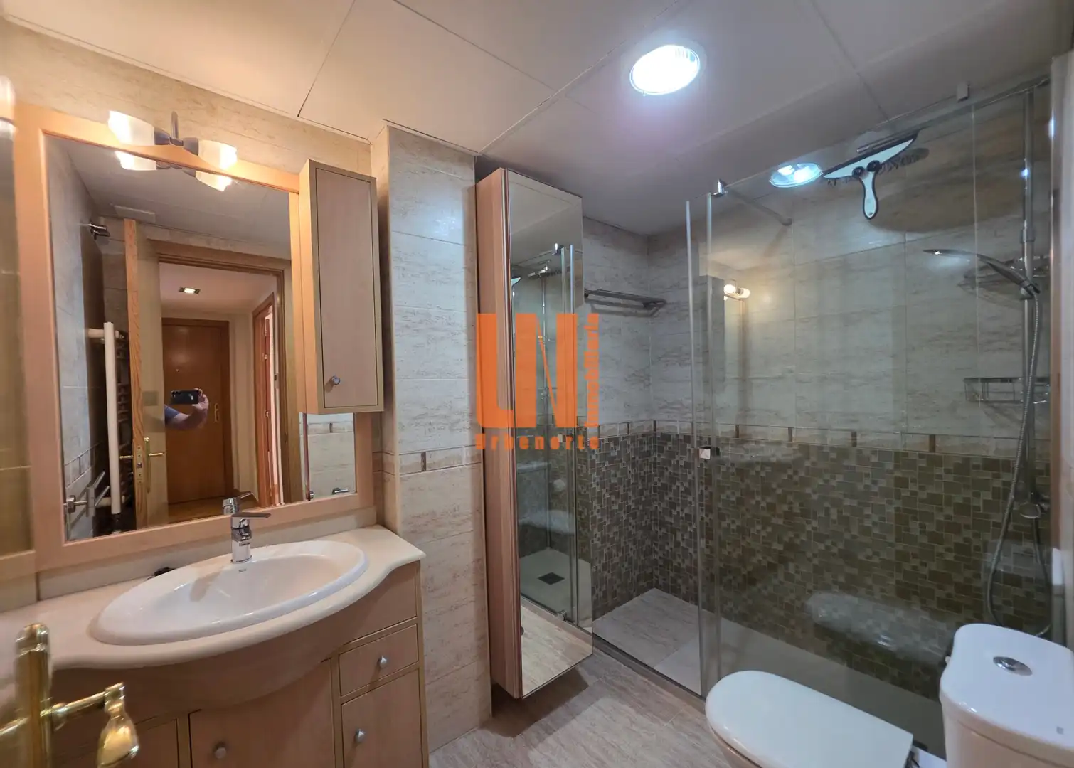 Bathroom of Flat for rent in Madrid  with Air Conditioner, Heating and Parquet flooring