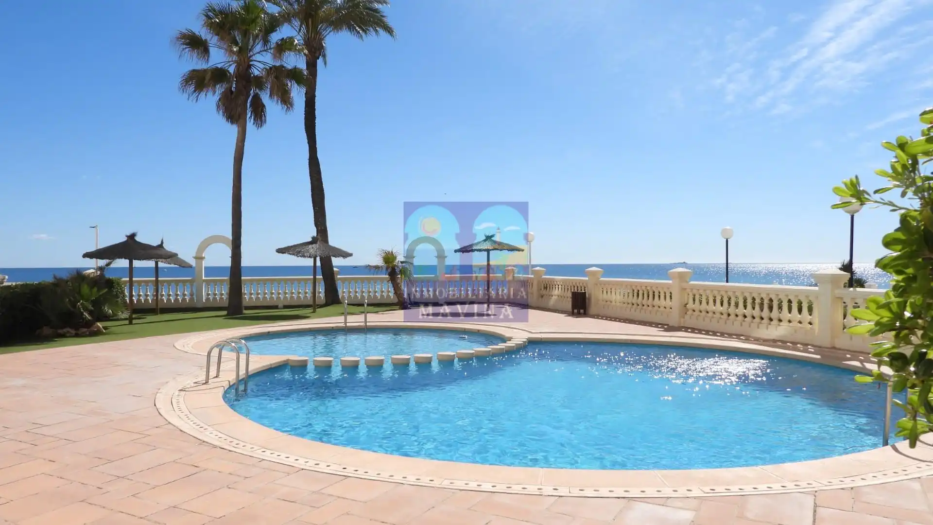 Schwimmbecken von Einfamilien-Reihenhaus zum Verkauf in La Manga del Mar Menor mit Heizung, Privatgarten und Terrasse