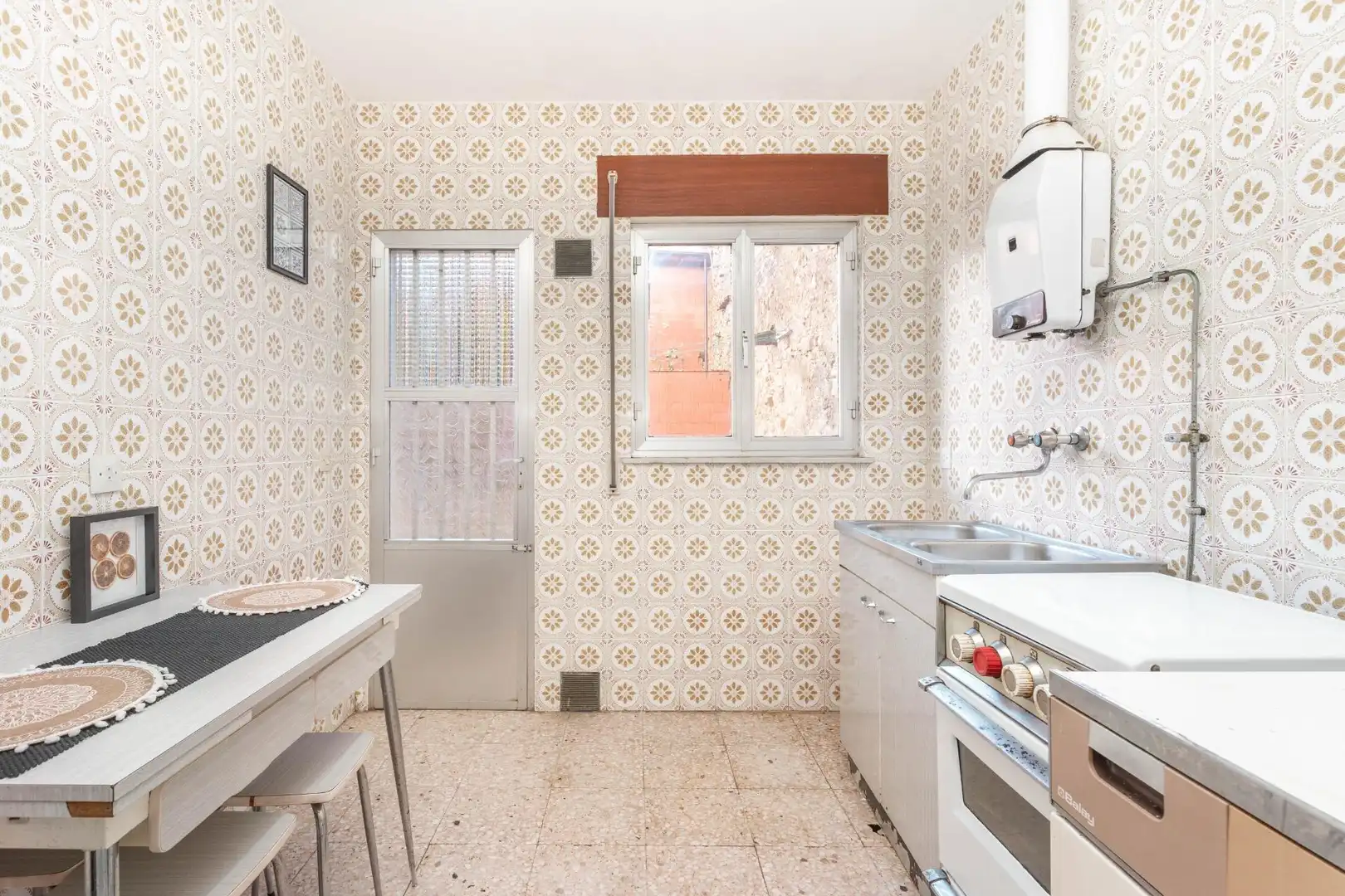Kitchen of Houses for sale in Castrocontrigo  with Private garden, Terrace and Furnished