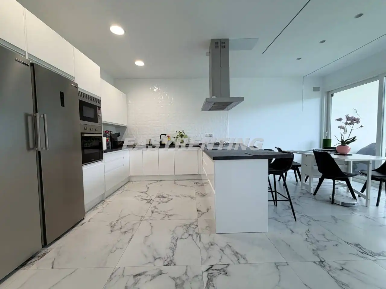 Kitchen of Houses for sale in La Línea de la Concepción  with Air Conditioner, Private garden and Terrace