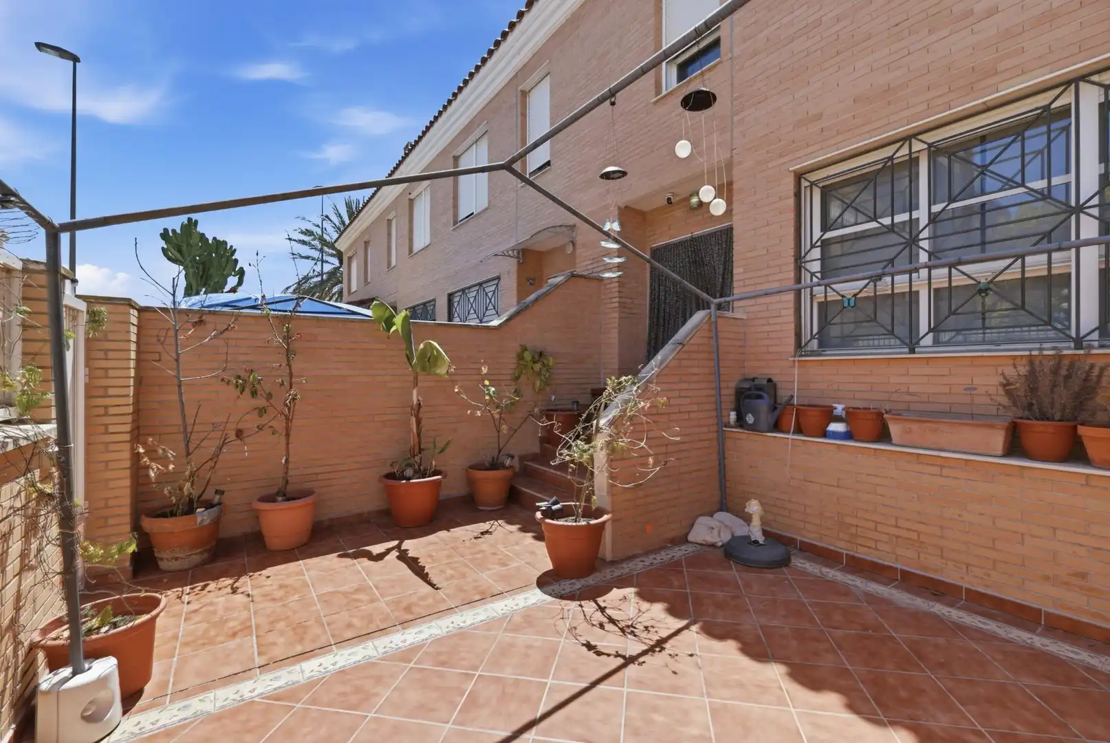 Jardí de Casa adosada en venda en Sagunto / Sagunt amb Aire condicionat, Terrassa i Moblat