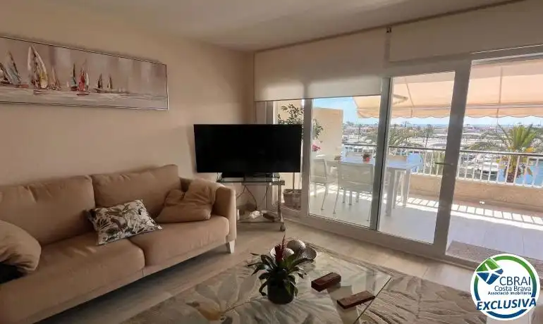 Sala d'estar de Apartament en venda en Empuriabrava amb Aire condicionat, Calefacció i Moblat