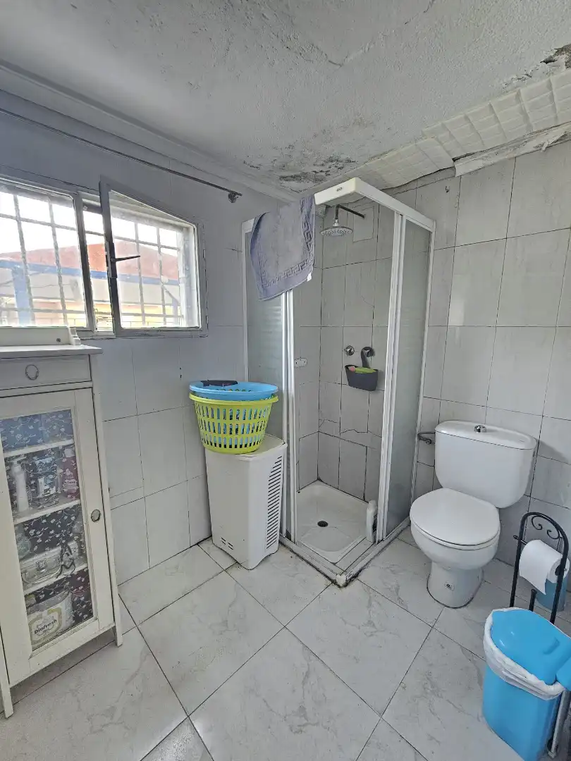 Bathroom of Houses for sale in Casarrubios del Monte  with Air Conditioner, Heating and Private garden