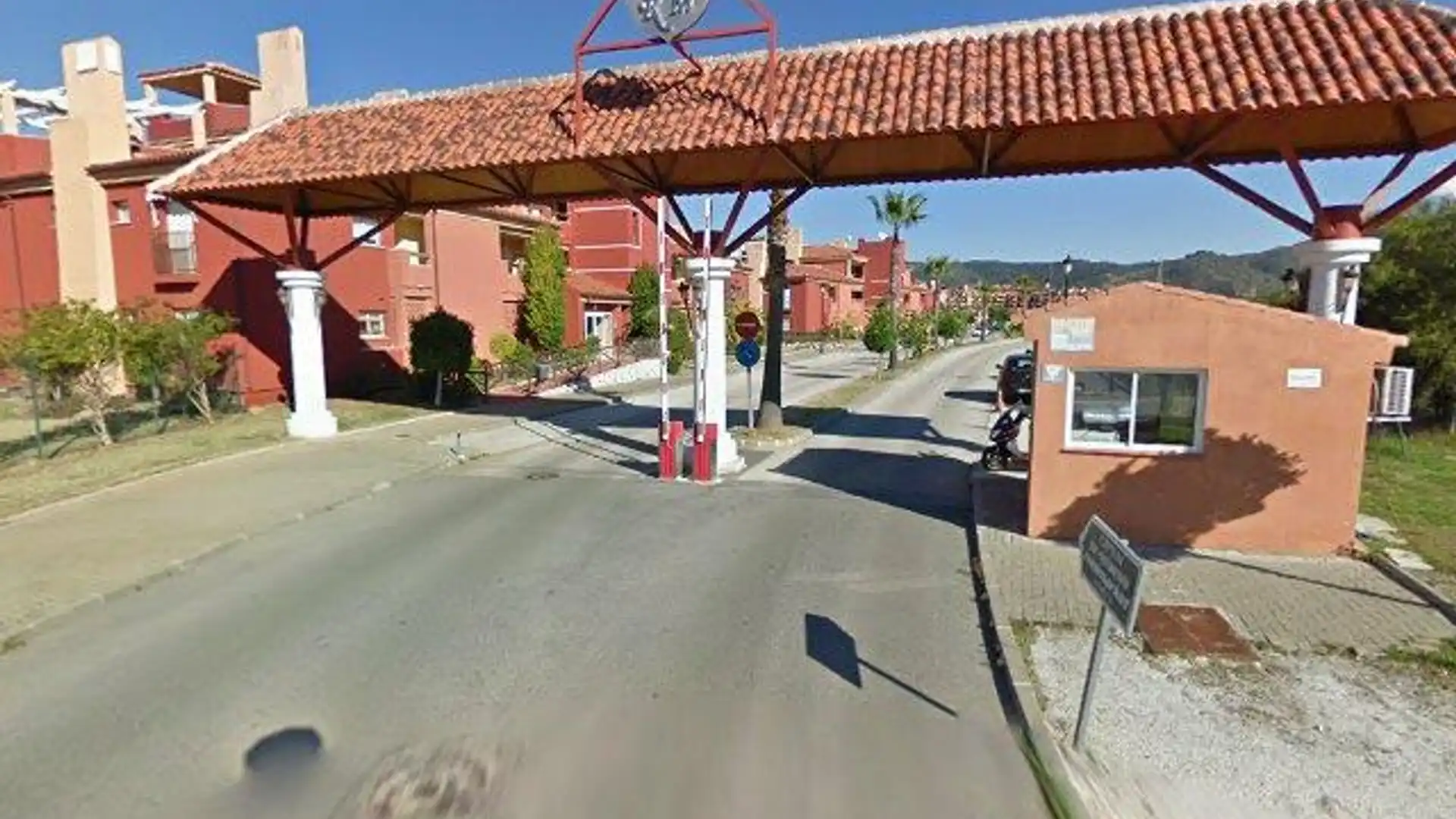 Vista exterior de Piso en venta en Marbella con Trastero, Piscina y Balcón