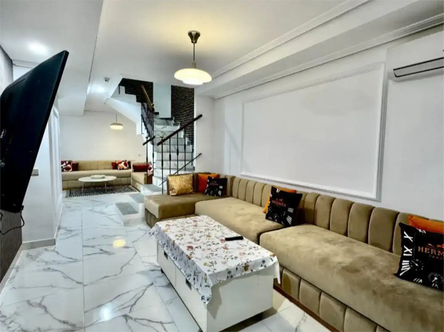 Sala d'estar de Dúplex en venda en San Fernando amb Aire condicionat, Jardí privat i Parquet