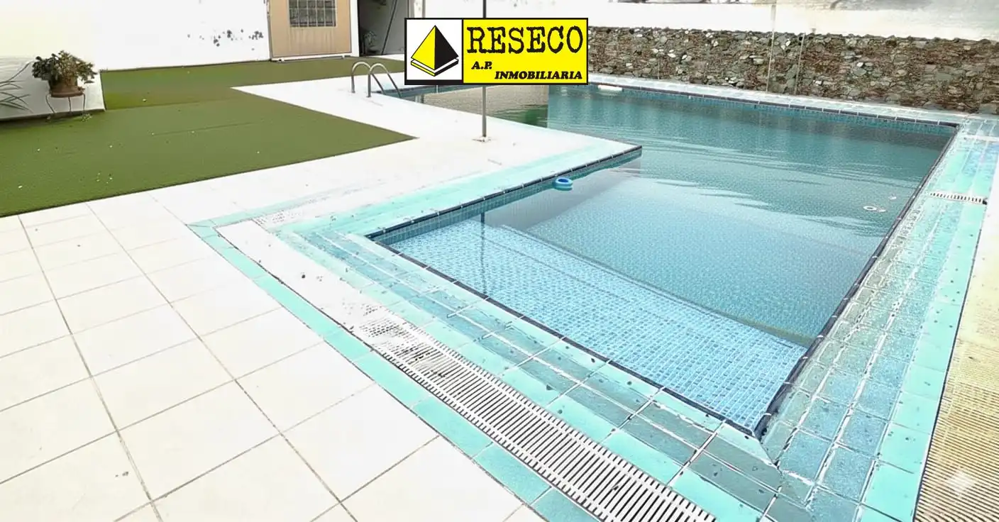 Haus mit Pool zum Verkauf in Parque de la Constitución 5a