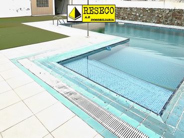 Casa con piscina en venta en Parque de la Constitución 5a