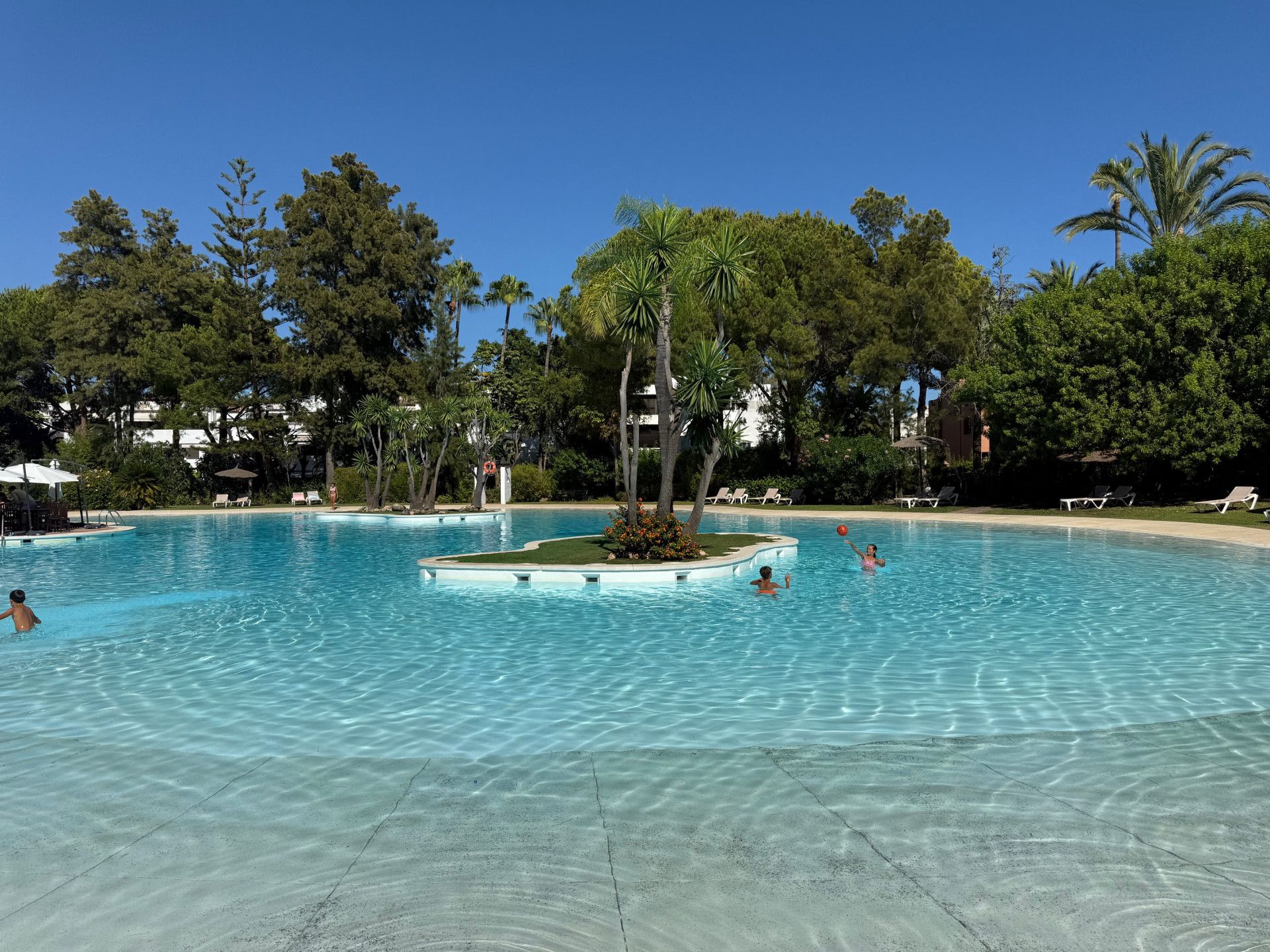 Swimming pool of Planta baja for sale in Estepona  with Air Conditioner, Private garden and Terrace