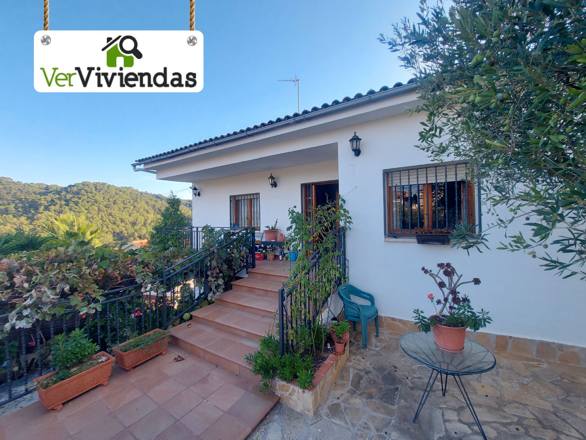 Vista exterior de Casa o xalet en venda en Cervelló amb Calefacció, Jardí privat i Terrassa