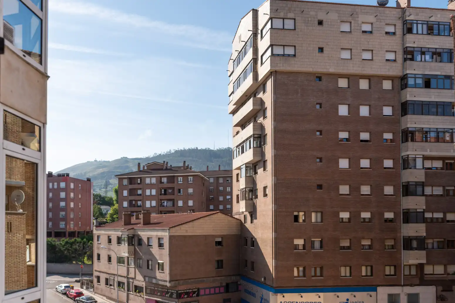 Vista exterior de Piso en venta en Oviedo  con Calefacción, Parquet y Trastero