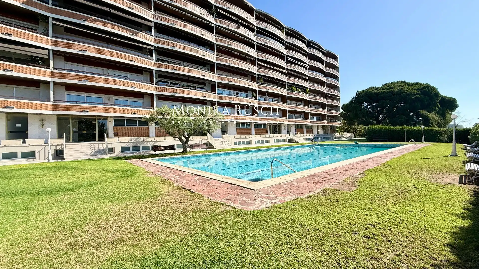 Vista exterior de Piso en venta en Barcelona con Calefacción, Terraza y Trastero