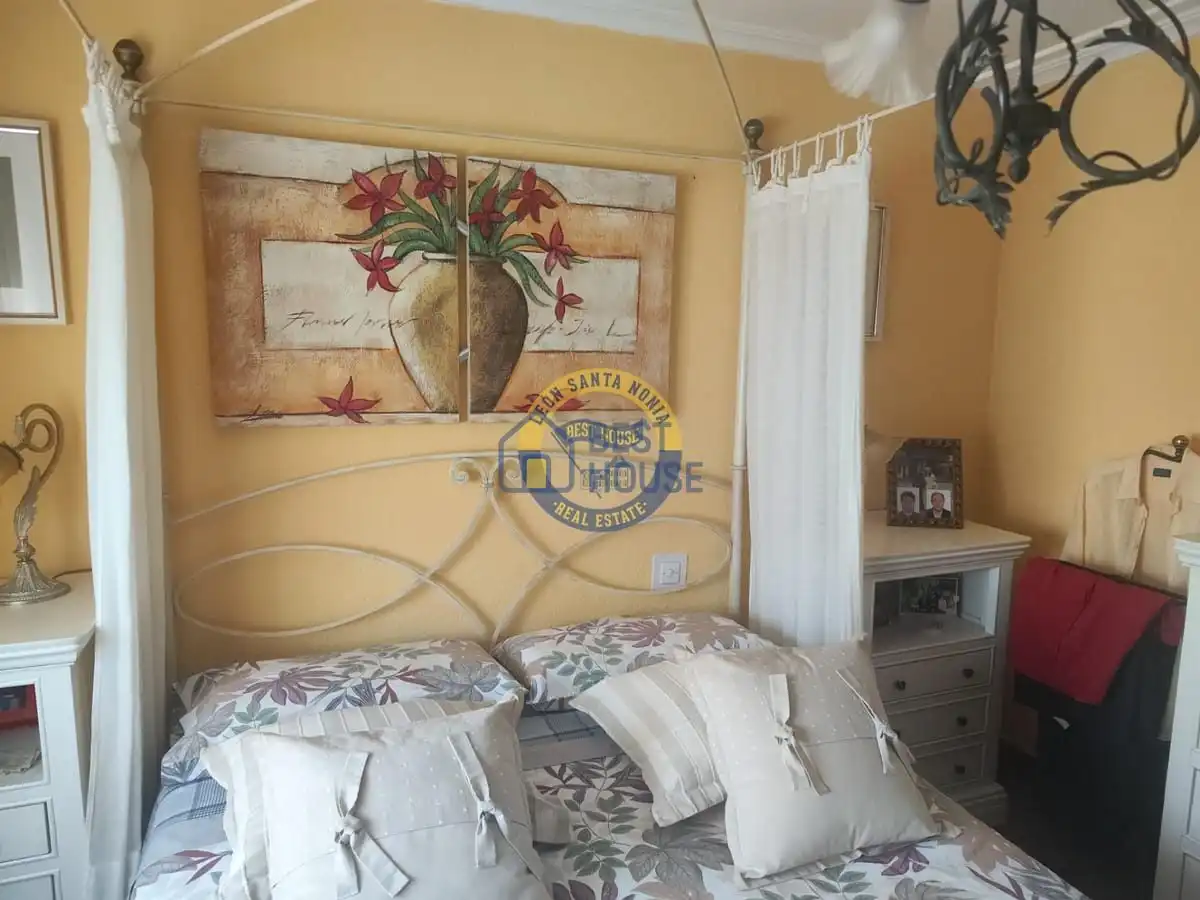 Bedroom of Houses for sale in Villanueva de las Manzanas, León
