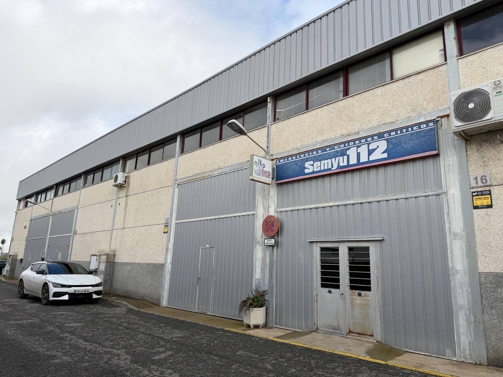 Vista exterior de Nave industrial en venta en El Puerto de Santa María