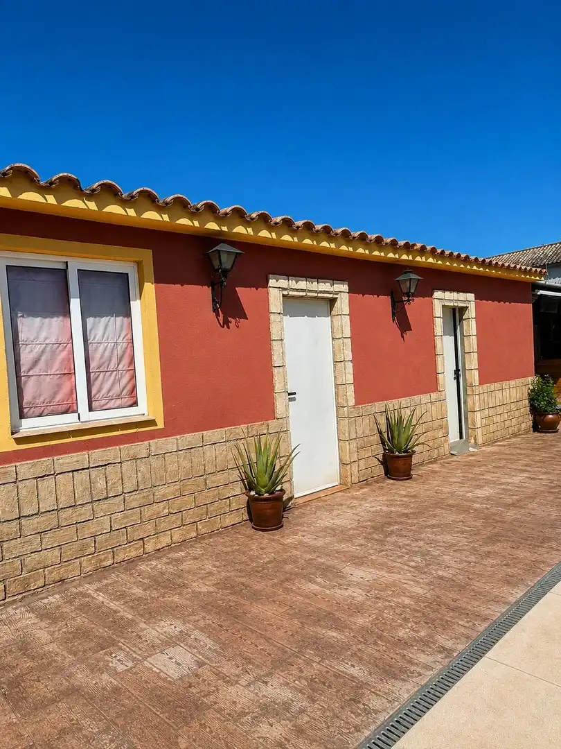 Exterior view of Detached homes for sale in Almensilla  with Air Conditioner and Private garden