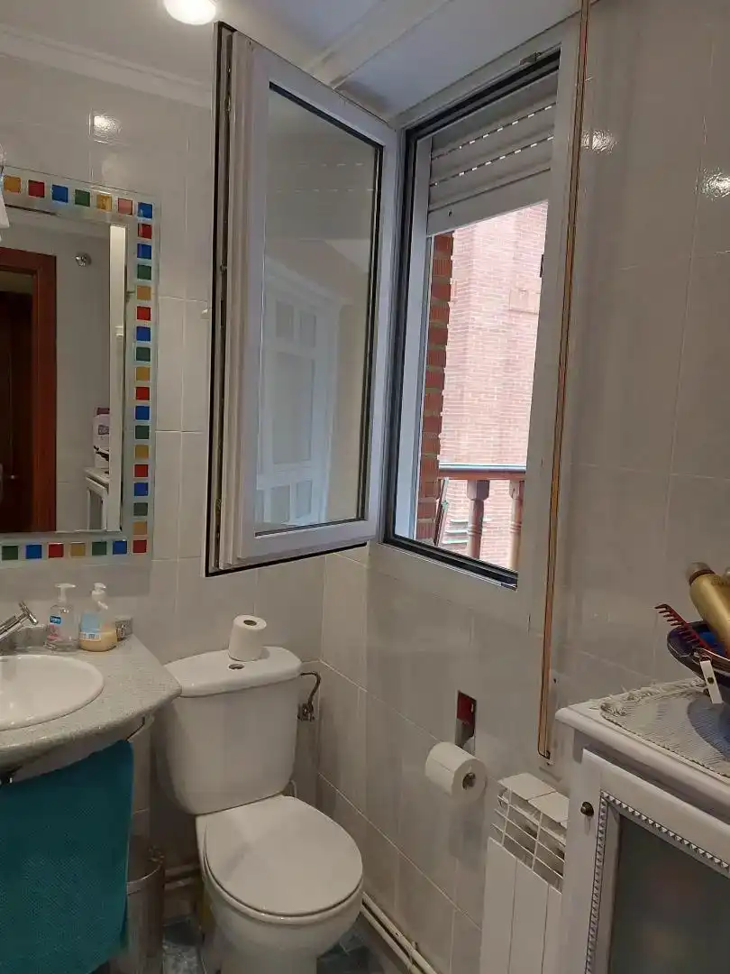 Bany de Casa o xalet en venda en Miranda de Ebro amb Jardí privat, Parquet i Traster