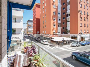 Piso con balcón en venta en Los Remedios