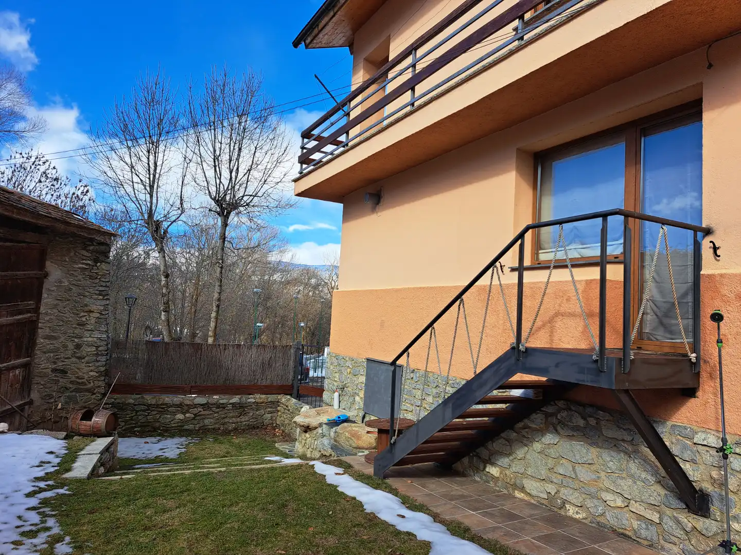 Vista exterior de Casa o xalet en venda en Fontanals de Cerdanya amb Calefacció, Terrassa i Moblat
