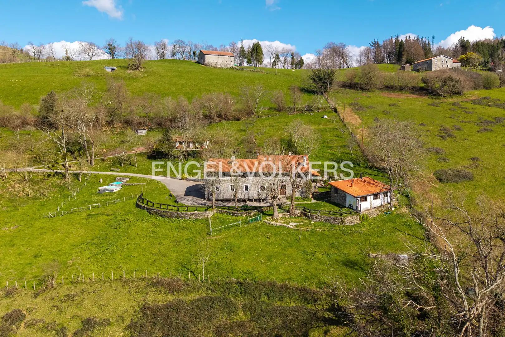 Vista exterior de Casa o chalet en venta en Errezil con Calefacción, Jardín privado y Terraza