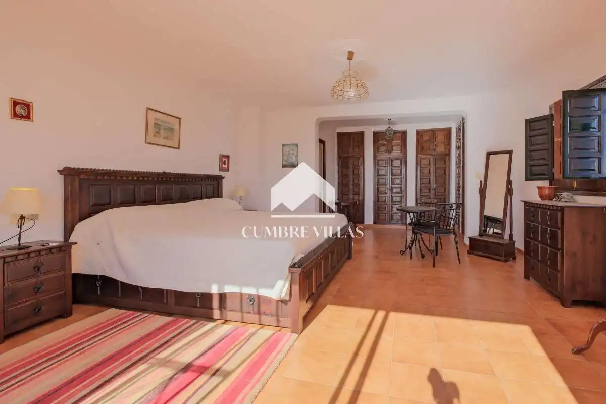 Dormitori de Casa o xalet en venda en Nerja amb Jardí privat i Terrassa