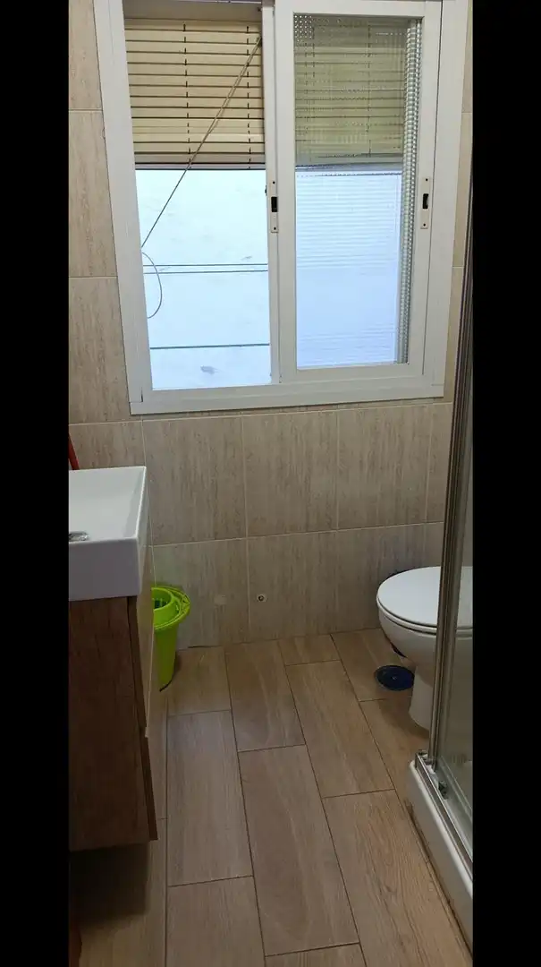 Badezimmer von Wohnung zur Miete in Granada mit Möbliert