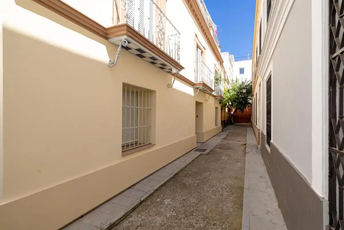 Vista exterior de Dúplex en venta en Sevilla con Calefacción, Terraza y Balcón