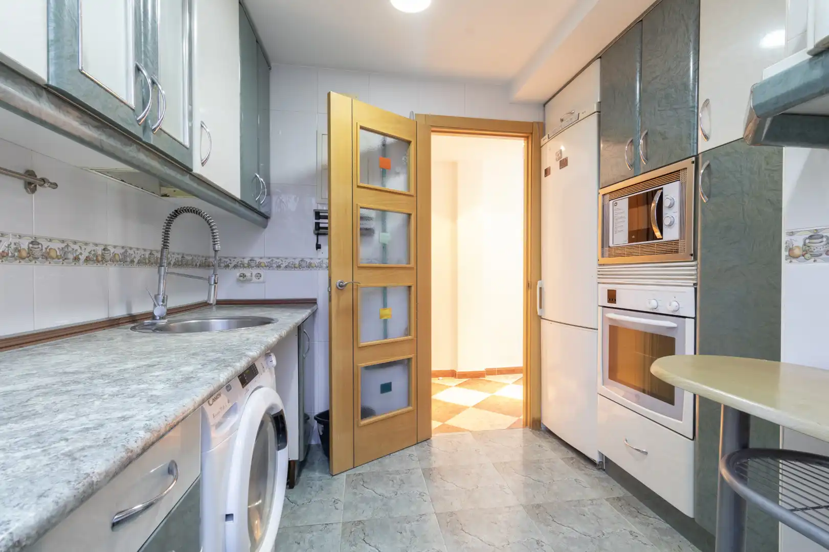 Kitchen of Flat for share in Juan de la Cierva