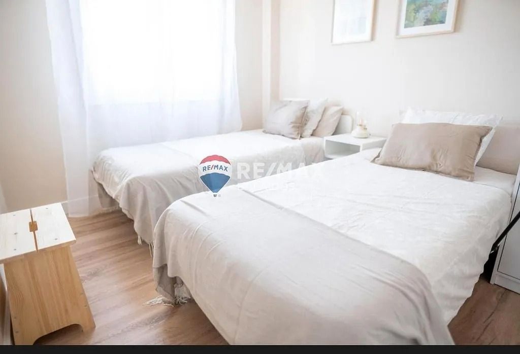 Dormitori de Pis en venda en Vigo  amb Calefacció, Terrassa i Moblat