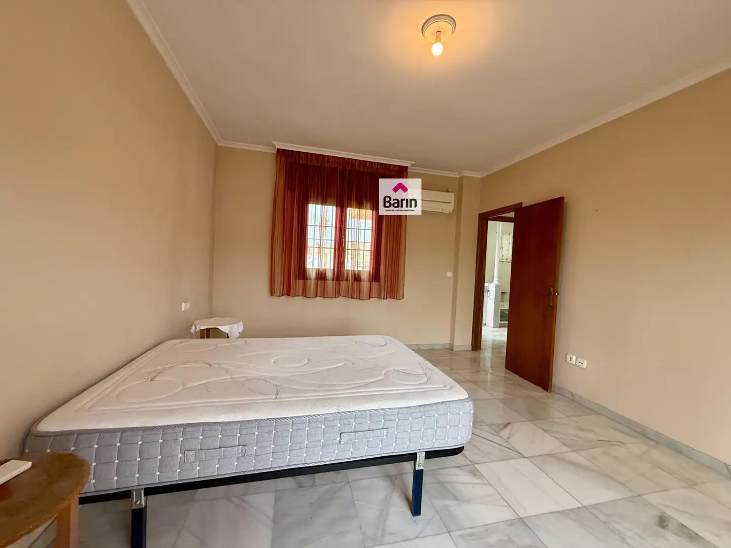 Dormitori de Casa o xalet en venda en Córdoba amb Jardí privat, Terrassa i Traster