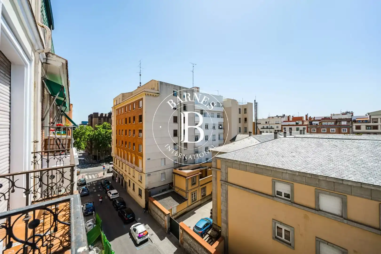 Vista exterior de Piso en venta en Madrid con Calefacción y Balcón