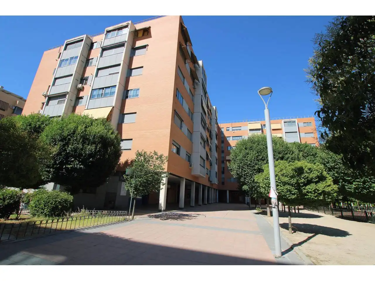 Vista exterior de Piso en venta en Coslada con Aire acondicionado, Calefacción y Parquet
