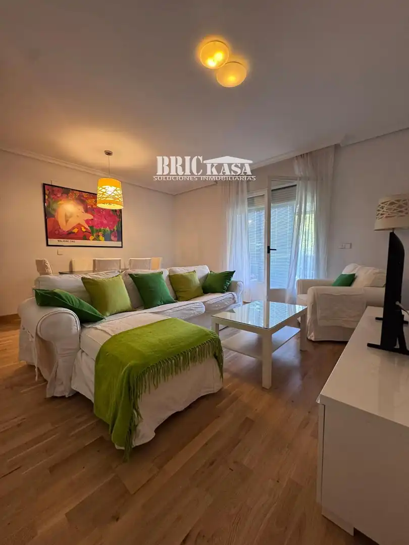 Flat with lift to rent in españa