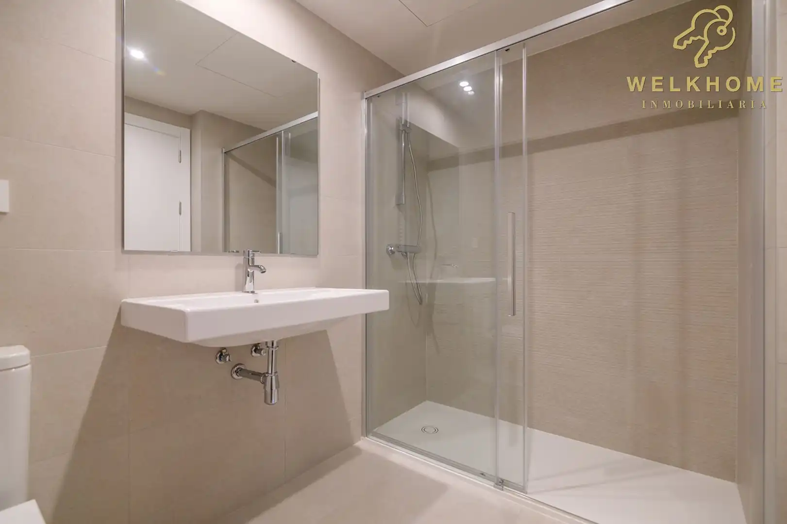 Badezimmer von Dachboden zum Verkauf in Viladecans mit Klimaanlage, Heizung und Terrasse