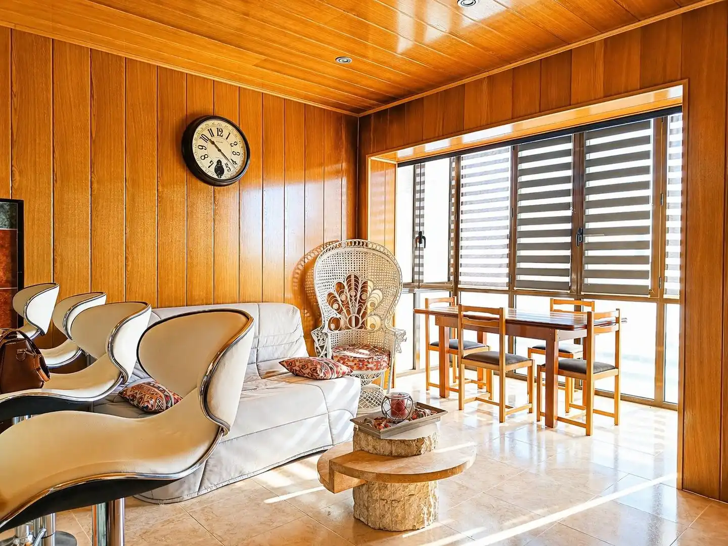 Sala de estar de Piso en venta en Sant Pere Pescador con Terraza, Amueblado y Piscina comunitaria