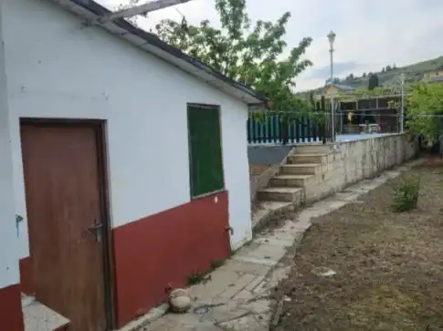 Vista exterior de Casa o xalet en venda en O Barco de Valdeorras   amb Terrassa, Piscina i Balcó