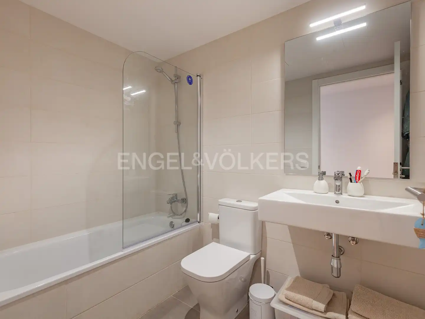 Badezimmer von Wohnungen zur Miete in Sitges mit Klimaanlage, Heizung und Privatgarten